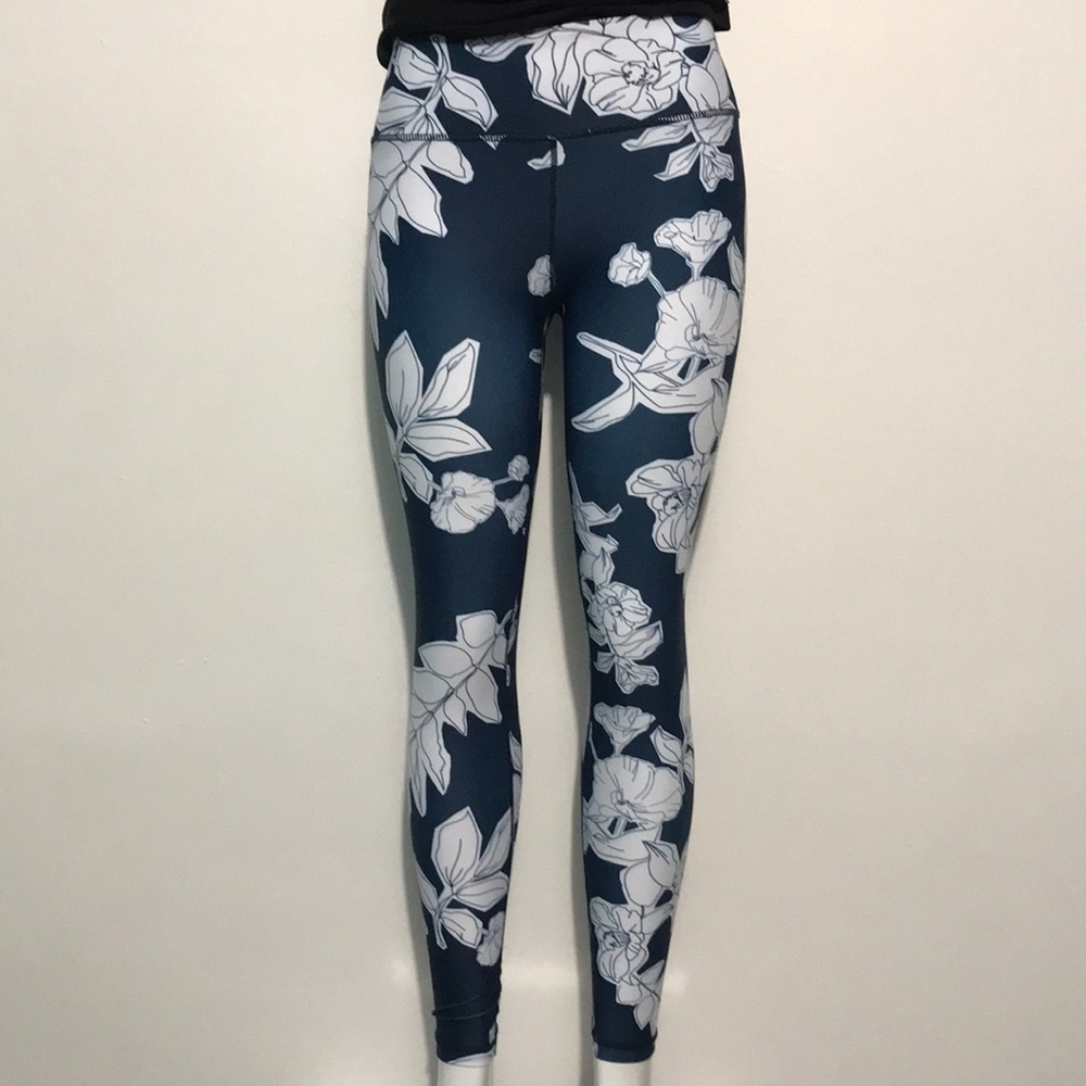 NWT Allfenix navy blue and white flower leggings
